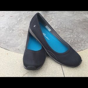 New Eddie Bauer slip on shoes size 9.5